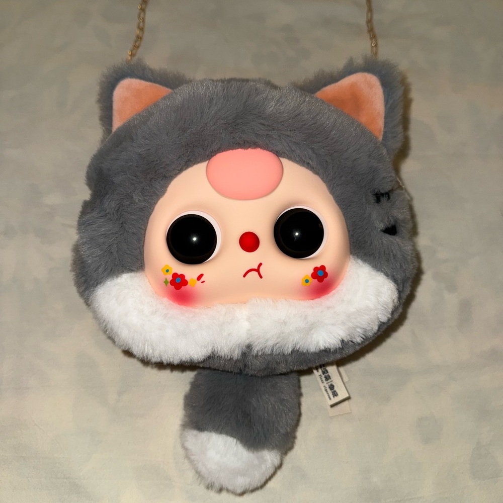 Baby Three Fortune Cat Zipper Bag w/ Chain